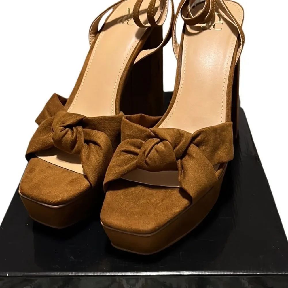 NY&Co Open-Toe Platform Sandals - Picture 6 of 8